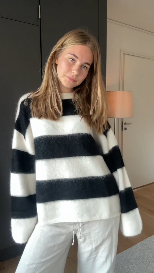 Lila Sweater